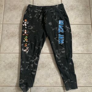 Aeropostale Looney Tunes sweat pants in perfect condition.